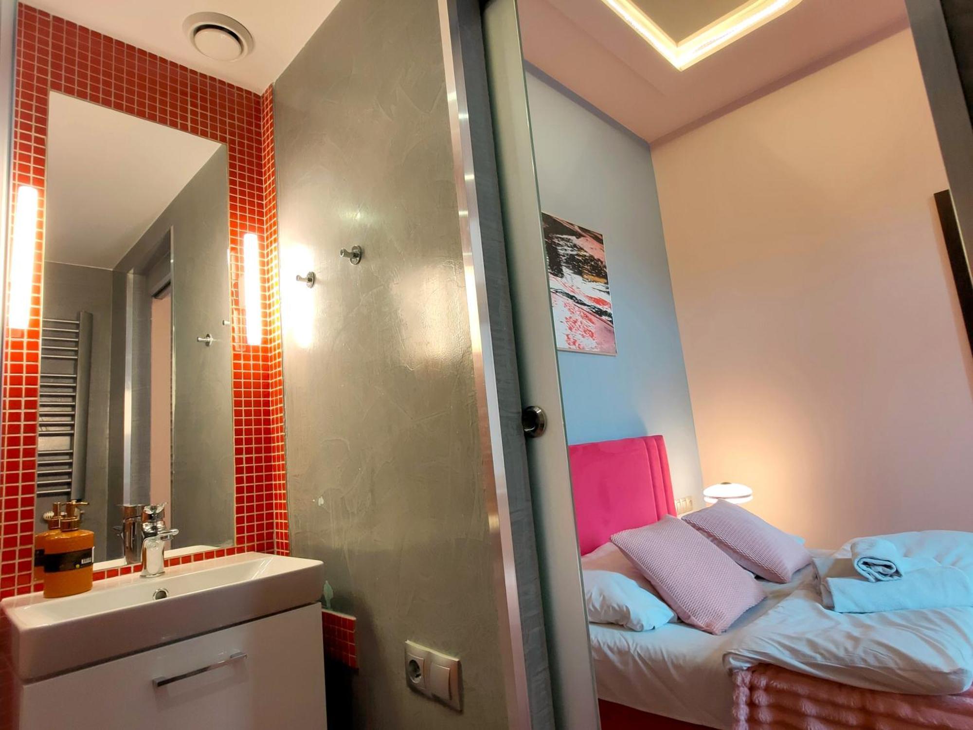 Mirror Pink Studio Apartment คราคูฟ ภายนอก รูปภาพ