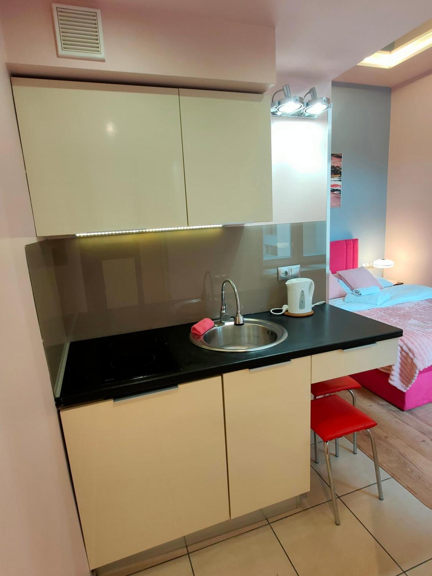 Mirror Pink Studio Apartment คราคูฟ ภายนอก รูปภาพ